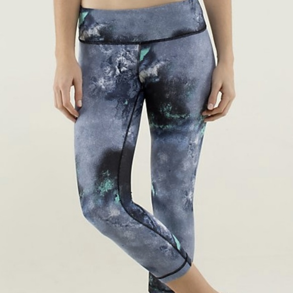 Lululemon Wunder Under Crop in Milky Way, Size 4